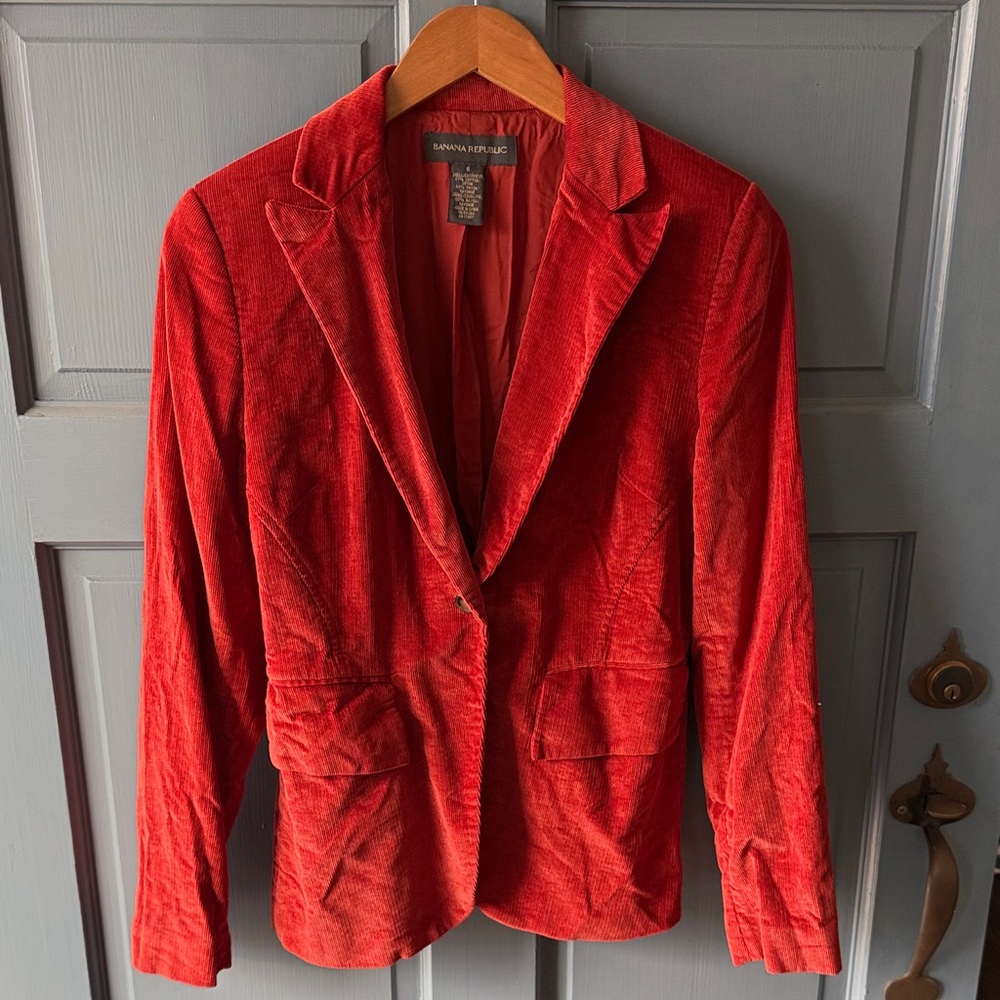 VEUC Banana Republic Women's Scarlet/Orange fine corduroy Blazer